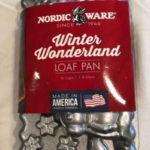 Nordic Ware Winter Wonderland Loaf Pan (Brand New)
